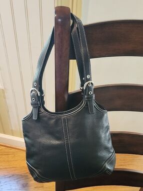 Classic Black Leather Shoulder Bag - Elegant Everyday Tote